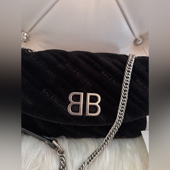 Balenciaga BB Chain Round Shoulder Quilted Velvet Bag - Picture 4 of 14